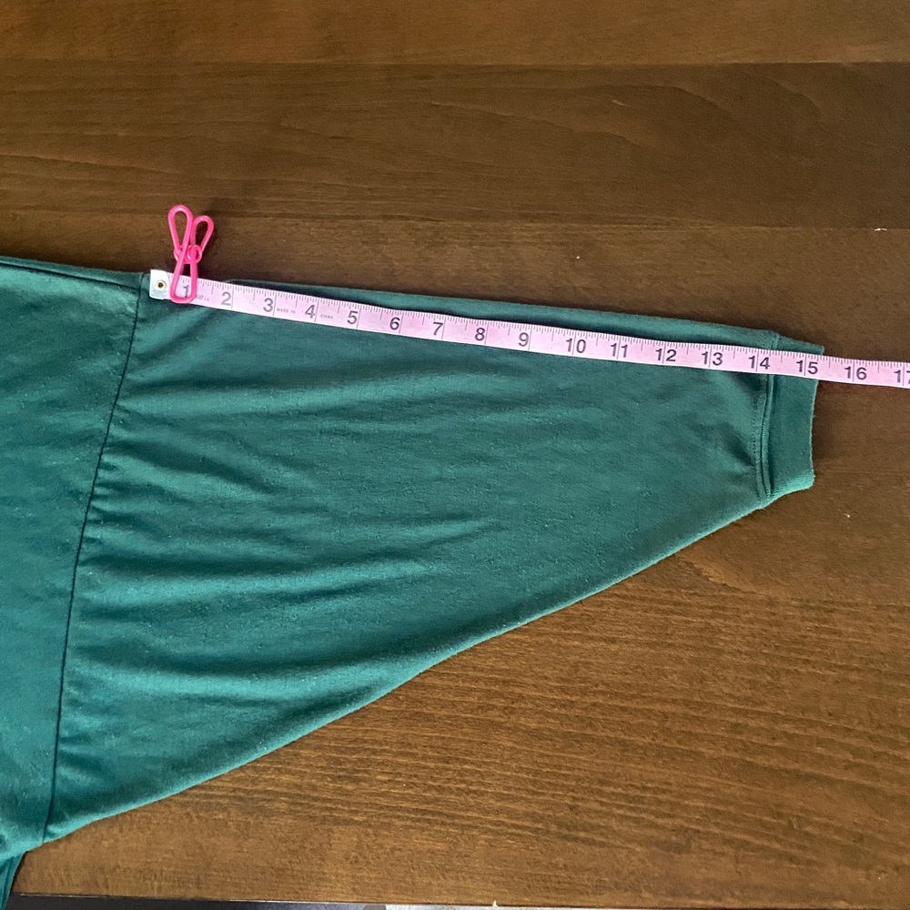 Women's Green oversized crop top, size M. Urban Outfitters down from under. - Picture 6 of 6